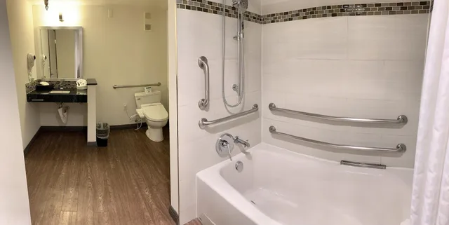 غرفة ديلوكس لذوي الإعاقة، Redac Gateway Hotel 2/2