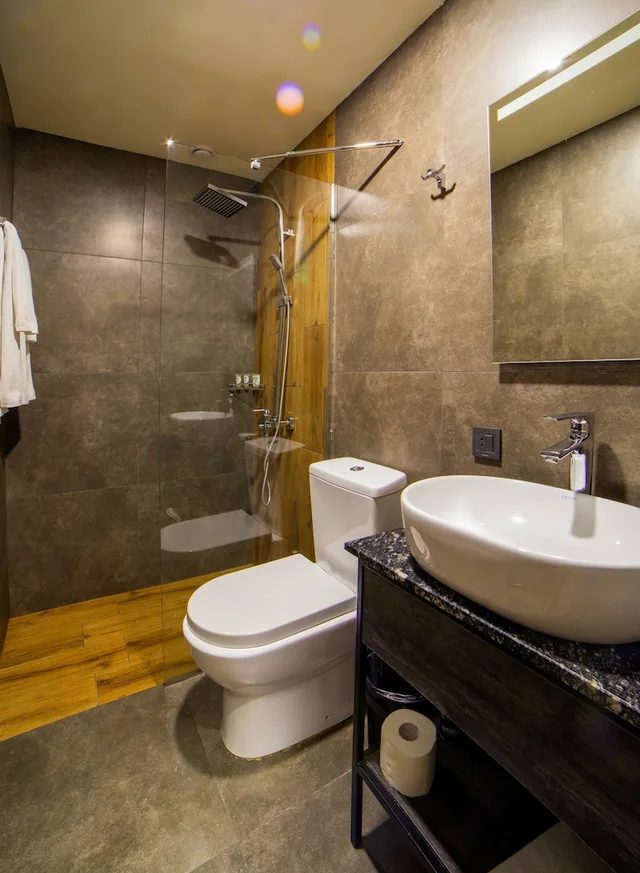 غرفة قياسية بسرير كينج بشرفة، Median Hotel City Center Yerevan 5/8