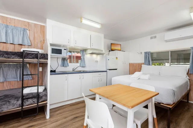 كابينة اقتصادية بسرير مزدوج وسرير بطابقين، PYRAMID HOLIDAY PARK 3/4