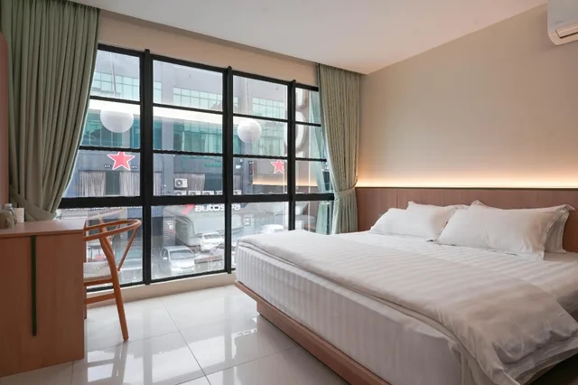 Room, Twin Beds, No Window، Green Hotel Puchong 1/1