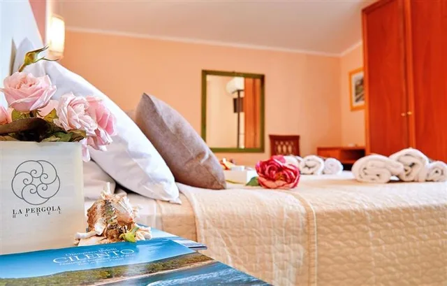 غرفة رباعية بإطلالة على البحر، Hotel La Pergola 5/5