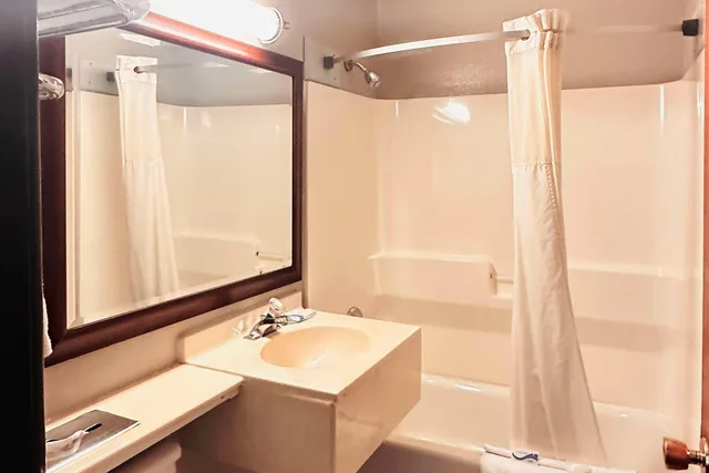 غرفة رباعية لذوي الإعاقة، Quality Inn St. Paul-Minneapolis-Midway 5/5