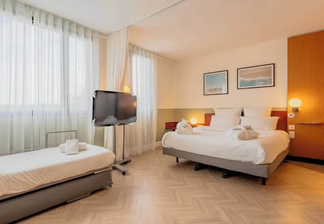غرفة كومفورت رباعية بسرير مزدوج وسريرين منفصلين، B&B Hotel Calais Terminal Cite Europe 4 etoiles 3/5