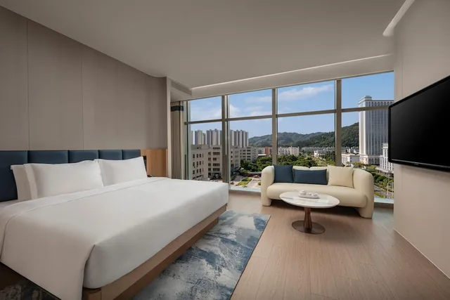 Executive, King Bed, Days Hotel by Wyndham Zhuhai Jinwan 1/1