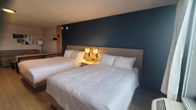 جناح بسريرين كوين بغرفة نوم واحدة مع أريكة، Comfort Suites Cheyenne, WY 2/4