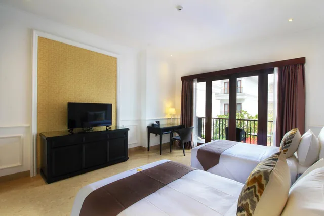 غرفة ديلوكس بسرير كينج بإطلالة على المسبح، Grand Palace Hotel Sanur Bali 5/7