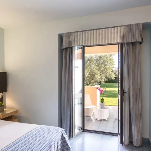 غرفة كلاسيكية بإطلالة على الحديقة بشرفة، RADA SIRI HOTEL 2/5