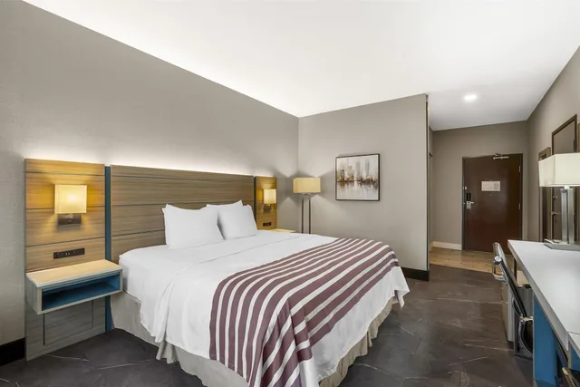 غرفة قياسية بسرير كينج يُسمح فيها بالحيوانات الأليفة لذوي الإعاقة، Best Western Independence Kansas City 5/10