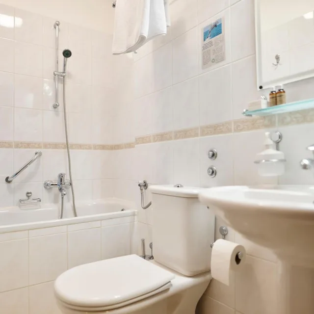 غرفة عائلية بإطلالة على البحر، Hotel Lovran 9/10