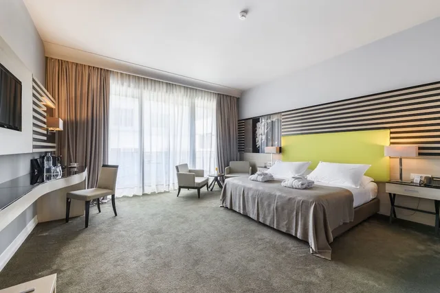 غرفة تنفيذية بشرفة، Lero Hotel 3/8