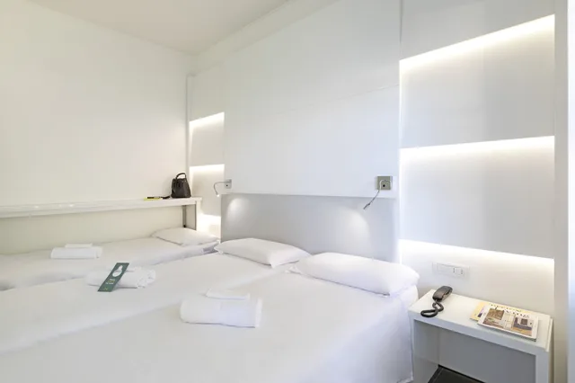 غرفة قياسية ثلاثية بسرير كوين وسرير فردي، B&B Hotel Savona 7/8