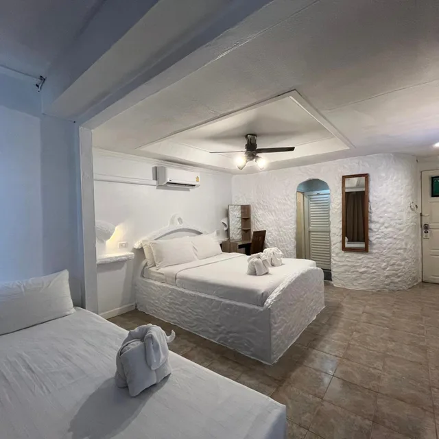 غرفة بسرير مزدوج مع سرير إضافي، Harrys Steakhouse & Beach Hotel 4/7