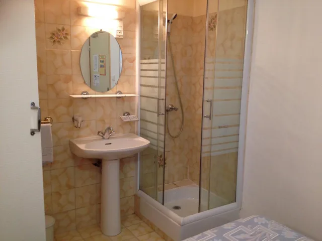 Room, Single, AU NOUVEL HOTEL 3/7
