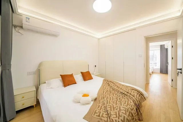 Senior, Apartment, 1 Queen and 1 Single Bed، Book and Bed-People's Square 6/10