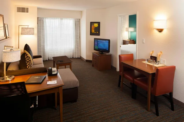غرفة، Residence Inn by Marriott Plazzio East 2/2