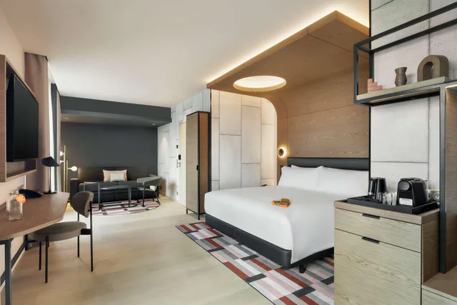 Eiffel, Escape, Terrace، Canopy by Hilton Paris Eiffel Tower 2/2