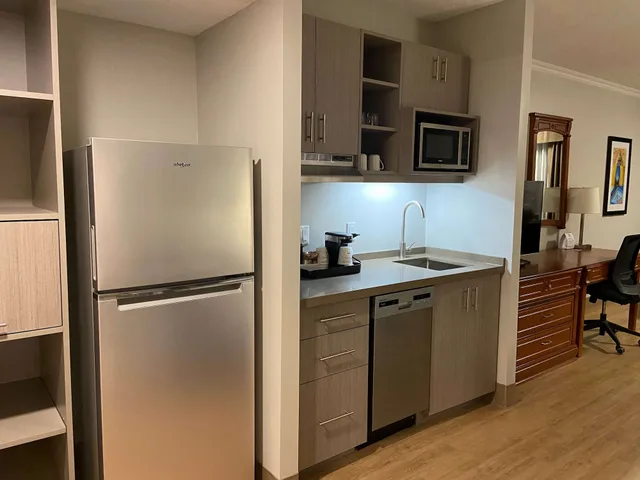 غرفة قياسية كبيرة بسريرين كوين بمطبخ صغير، Best Western Plus Ottawa City Centre 6/7