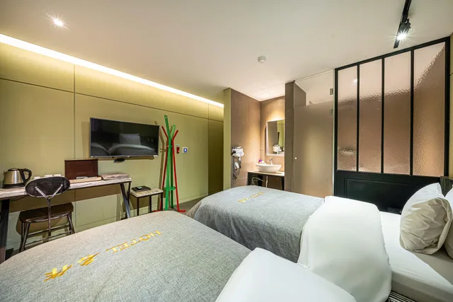 غرفة بريميوم بسريرين منفصلين، Hotel Myeongjak 1/2