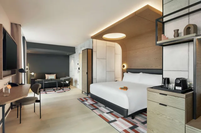 Eiffel, Escape, King Bed, Terrace، Canopy by Hilton Paris Eiffel Tower 3/6
