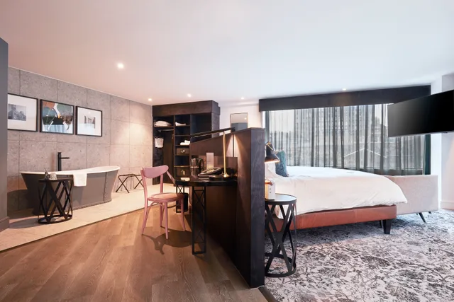 جناح بسرير كينج مع أريكة، voco Manchester - City Centre, an IHG Hotel 5/7