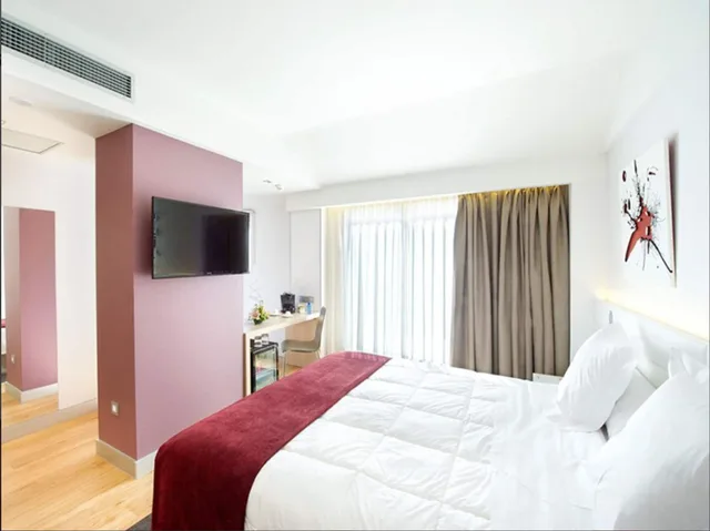 غرفة تنفيذية بسرير كينج بشرفة، Hotel Sercotel Ciudad de Miranda 3/6