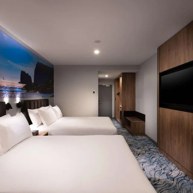 غرفة بسرير كينج وسريرين كوين، DoubleTree by Hilton Hobart 2/8