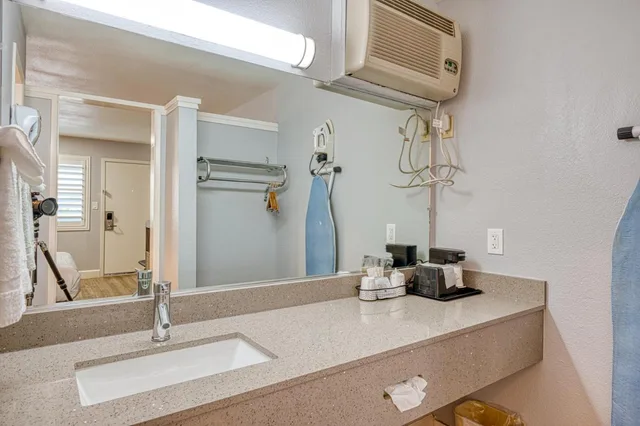 غرفة بسرير كوين، Vagabond Inn San Luis Obispo 4/5