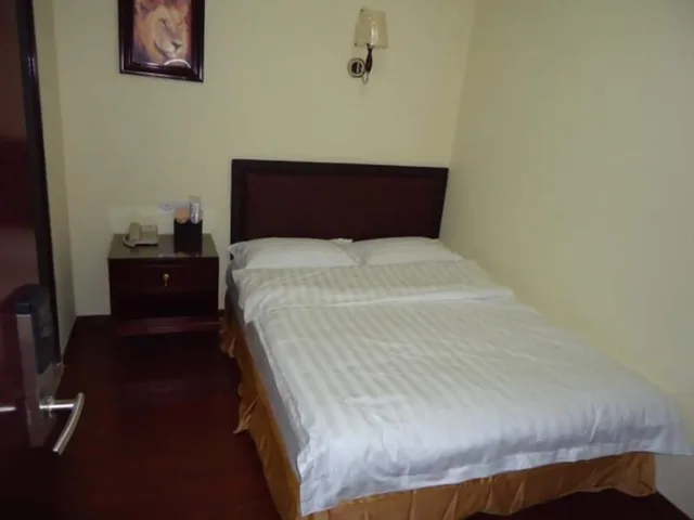 Standard, Queen Bed, No Window، ADITYA HOTEL 2/3