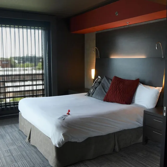 جناح بريستيج، Grand Times Hotel Sherbrooke 4/10