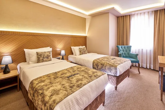 غرفة قياسية بسرير كوين، Atro Hotel 1/9