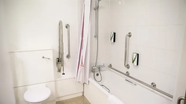 غرفة قياسية بسرير مزدوج لذوي الإعاقة، Premier Inn Northwich (Sandiway) 2/2