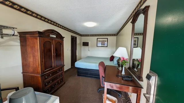 غرفة قياسية بسرير كينج، Delta Motel 2/2