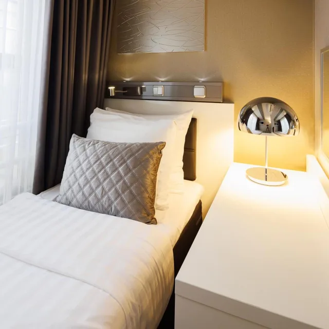 غرفة مفردة، Hotel CC 9/15