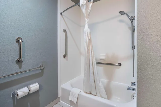 غرفة بسرير كينج لذوي الإعاقة، Best Western Plus Owensboro 5/5