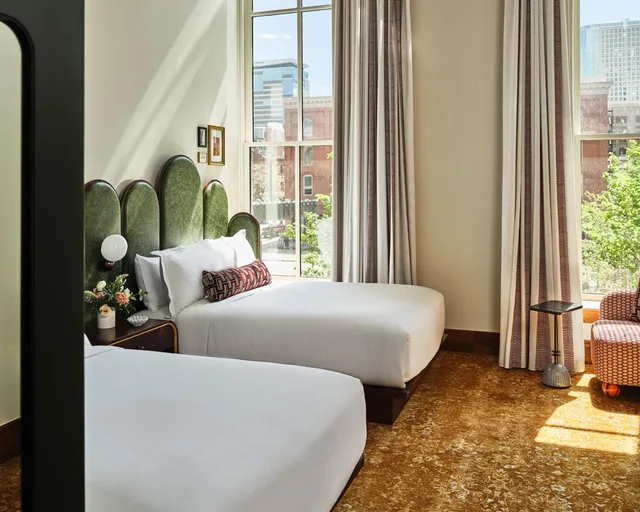 غرفة ديلوكس بسرير كوين، The Crawford Hotel 1/2