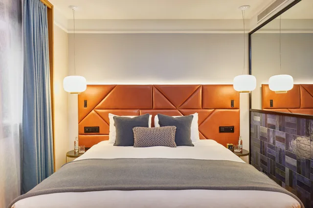 غرفة بسرير كوين، Kimpton Vividora Barcelona 2/4