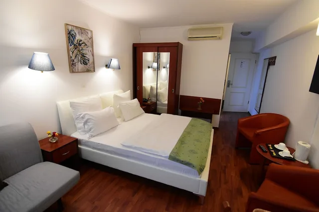 غرفة قياسية بسرير كوين، Atrium Hotel Bucharest City Center 7/9