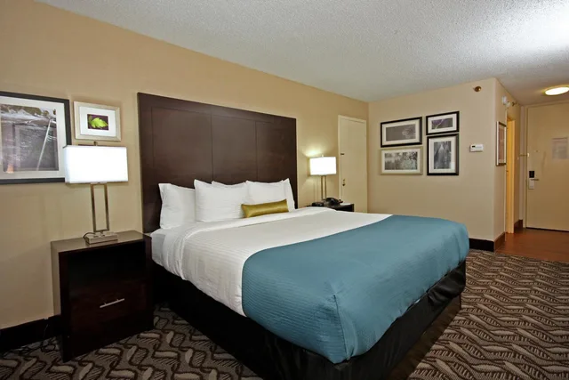 غرفة بسرير كينج، La Quinta Inn & Suites by Wyndham Springfield MA 6/6