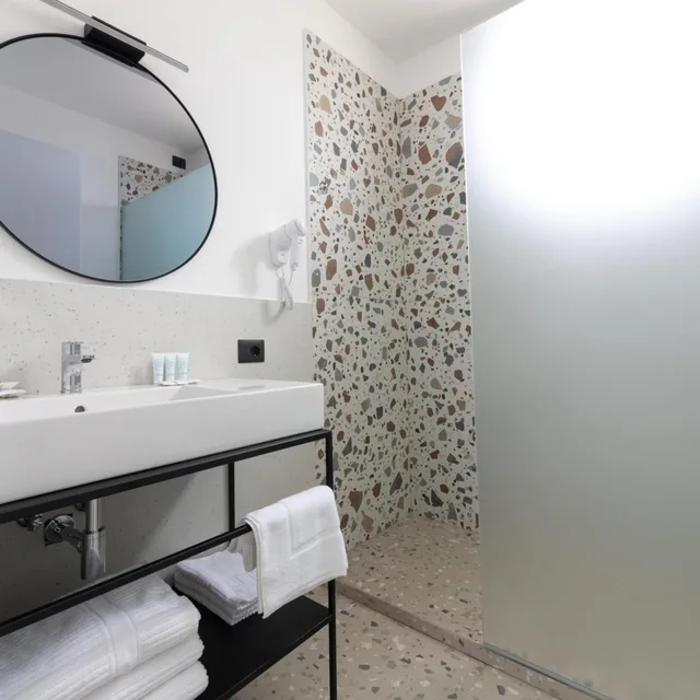غرفة بسرير مزدوج أو سريرين منفصلين، Hotel Delaville Frontemare 3/3