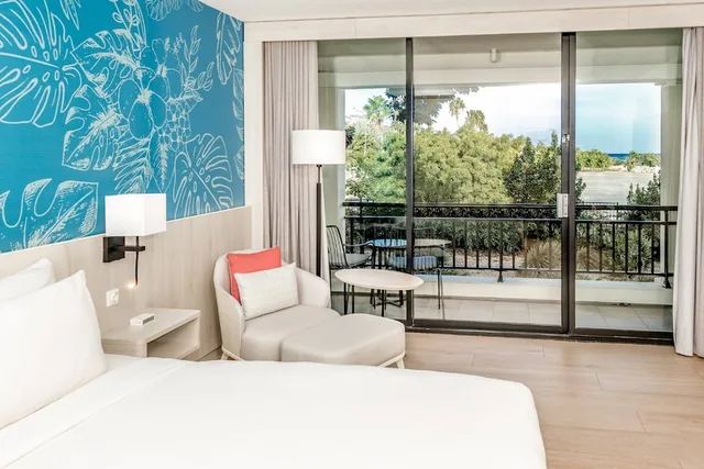 Room, King Bed, Partial View, Balcony، Curacao Marriott Beach Resort 5/10