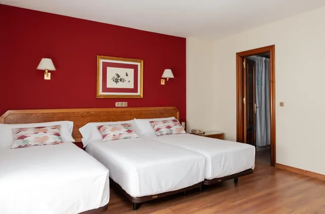 غرفة بسرير مزدوج مع سرير إضافي، Hotel Don Carmelo 3/5