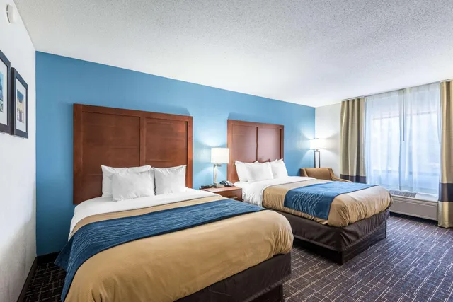 Room, 2 Queen Beds, Comfort Inn and Suites Lees Summit Kansas City 5/8