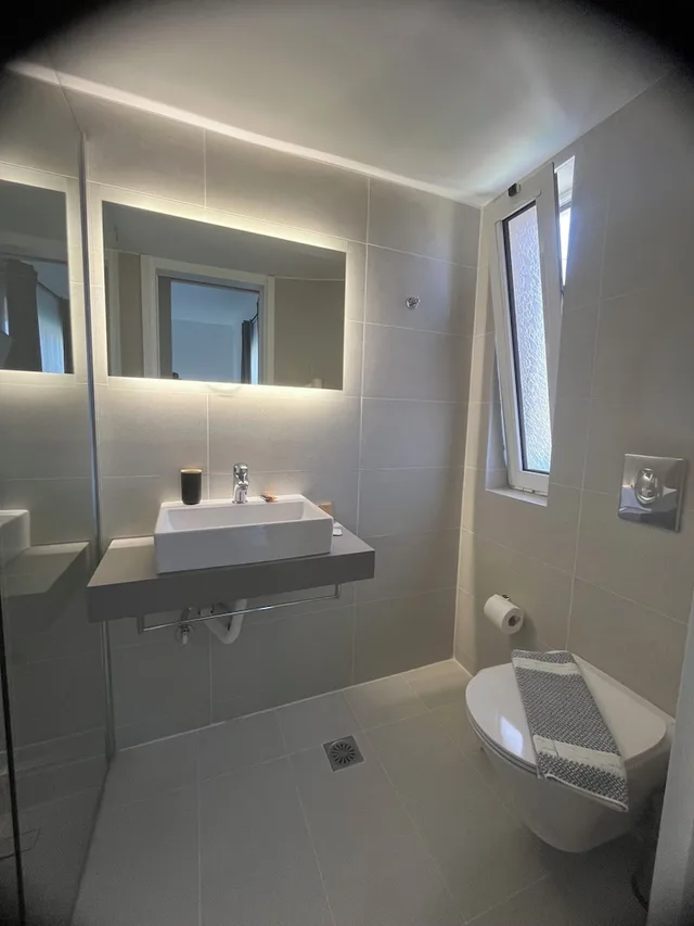 استوديو بسرير كينج، Aestas Apts 5/9