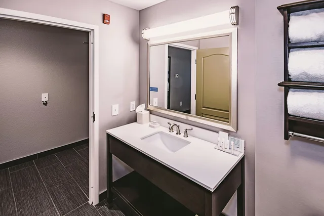 غرفة بسرير كينج لذوي الإعاقة، Hampton Inn Niagara Falls/Blvd 4/6