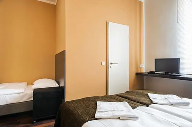 غرفة قياسية ثلاثية بثلاثة أسرّة، Apple City Hotel 5/7