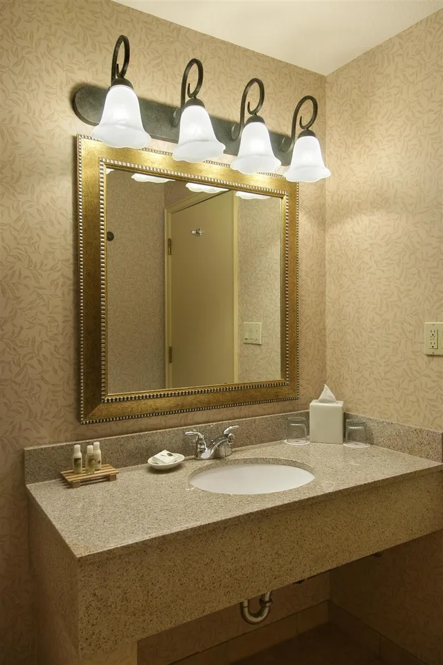 غرفة بسرير كينج، Red Lion Hotel Kelso Longview 10/10