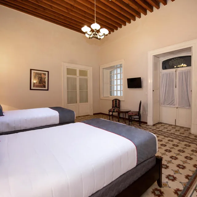 2 Bedrooms, Suite, Hotel Senorial 1/8