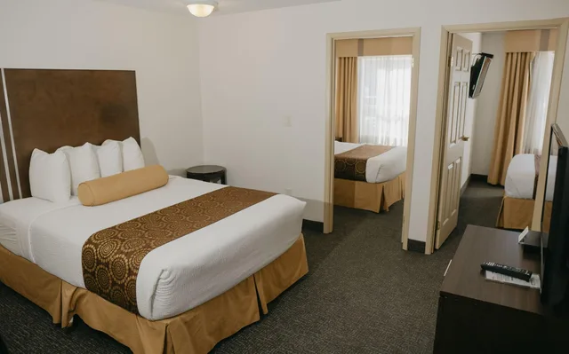 غرفة بسرير كوين، Ramada Limited Golden 1/1