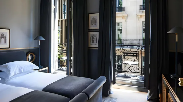 غرفة تنفيذية بسرير كوين وسريرين منفصلين بشرفة، Monsieur George-Champs Elysees 1/3