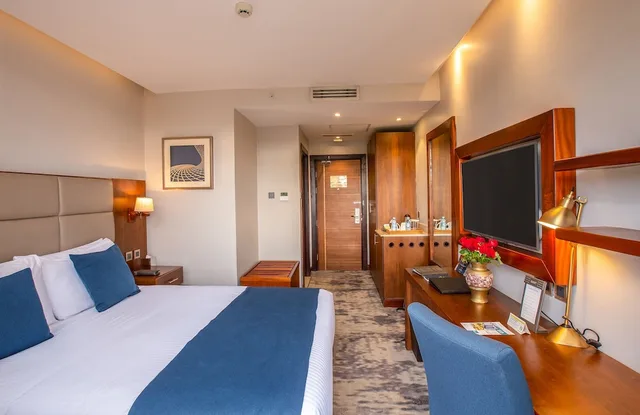 غرفة ديلوكس بسرير كوين بشرفة، Golden Tulip Canaan Kampala 4/10